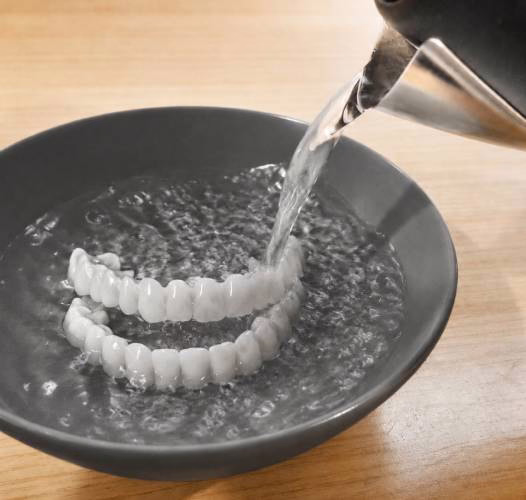 Stap 1: de WellaSmile-schil verwarmen in warm water